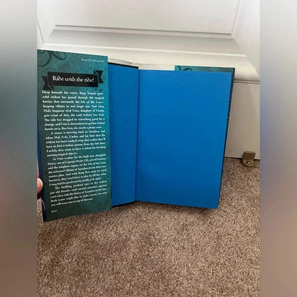 Disney The Descendants Rise of the Isle of the Lost hardcover book De La Cruz - Picture 3 of 7